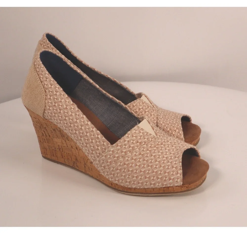 TOMS Women's Tan Geometric Toe Cork Wedge Sandals Size 7.5 w
